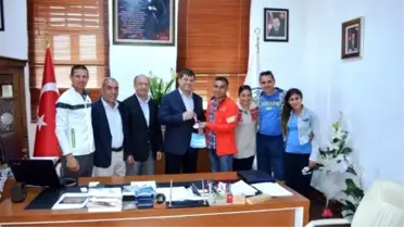 Başkan Arslan'a Milli Maratonculardan Ziyaret