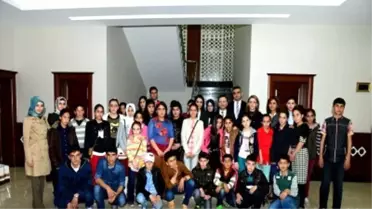 Kulplu Öğrenciler Vali Aksoy'u Ziyaret Ettiler