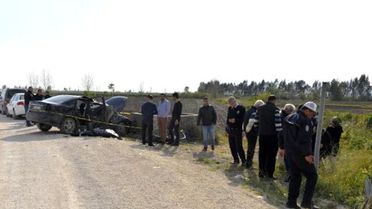 Mıcırda Kayan Otomobil Sulama Kanaletine Çarptı: 1 Ölü, 2 Yaralı