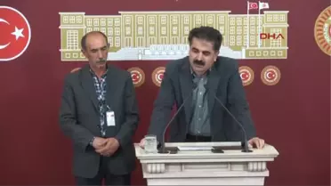 1oğlunun Kıyafetleriyle Basın Toplantısı Yaptı