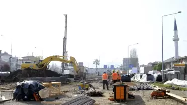 Köprülü Kavşak İnşaatı Devam Ediyor