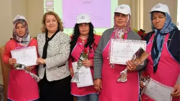 Kevser Çakacak Kadın Kursiyerlere Sertifika Verdi