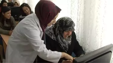 73 Yaşında Facebook Kullanıyor