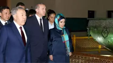 Cumhurbaşkanı Erdoğan, Hoca Ahmed Yesevi Türbesi'ni Ziyaret Etti