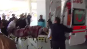 Kamyon ile Cezaevi Servis Minibüsü Çarpıştı: 1 Ölü, 9 Yaralı (2)