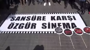 İstiklal Caddesi'nde Sinemacılardan 'Sansüre Karşı Özgür Sinema' Yürüyüşü