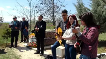 Zirve Yayınevi'nde Öldürülen Uğur Yüksel, Mezarı Başında Anıldı