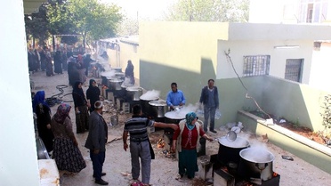 Elbeyli'de Yedi Bin Kişiye Yemek Dağıtıldı