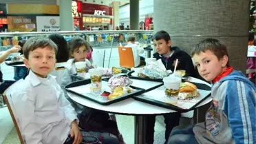 Çocukların Yüzü Optimum'da Güldü