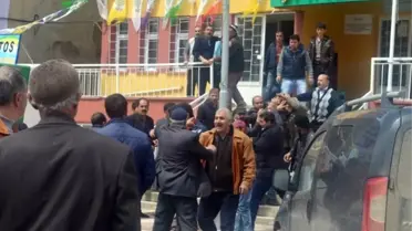 Şeyh Said'in Torunu AK Parti Milletvekili Adayı Fırat'a Sopalı Saldırı