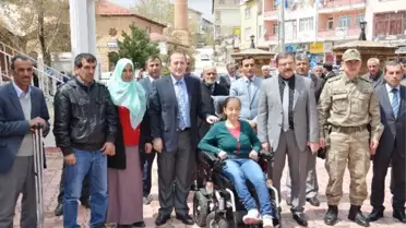 Engelli Öğrenciye 23 Nisan Hediyesi