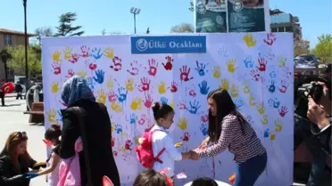 MHP'li Kürşat Tuna, Çocukları Sevindirdi