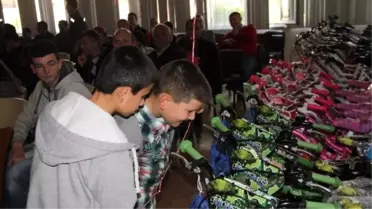 23 Nisan'da 32 Çocuk Bisiklet Sahibi Oldu