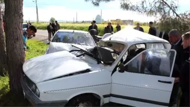 Adıyaman'da İki Otomobil Çarpıştı: İki Yaralı
