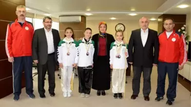 Altın Kızlar'dan Başkan Toru'ya Ziyaret