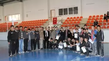 Karma Dövüş Sporuna Katılanlara Sertifika Verildi