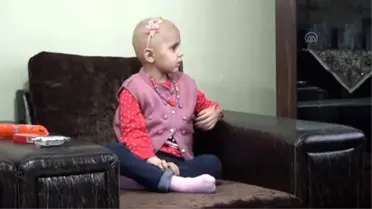 Minik Esma' Kanseri Ailesinin Desteğiyle Yenmeye Çalışıyor