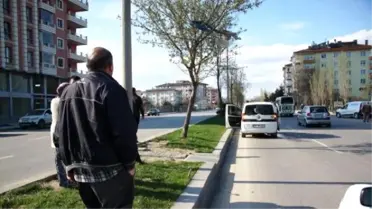 Kalp Krizi Geçiren Annesine Yardım Etmek İsteyen Oğlu Kazada Öldü