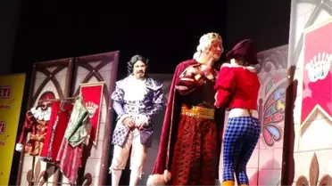 Kars Belediyesi Çocukları Tiyatroda Buluşturdu