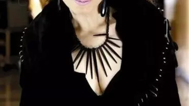 Zeynep Casalini Evinin Bahçesinde Klip Çekti
