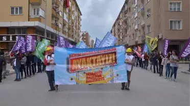 Eskişehir'de 1 Mayıs Kutlamalarına Yağmur Engel Olmadı