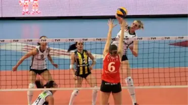 Şampiyon Fenerbahçe Grundıg, Kupasını Aldı