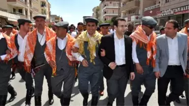 Ak Partili Turhan Efelerle Zeybek Oynadı