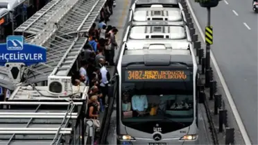 Metrobüs Durağında Dehşet! Genç Kıza Taciz, Gasp ve Bıçaklama