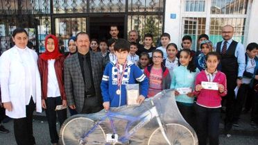 Başarılı Öğrencilere Ödülleri Verildi