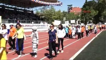 Beşiktaş ve Galatasaray'ın Efsane İsimleri Üsküdar 9.ulusal Özel Sporcular Atletizm Yarışmaları?nda...