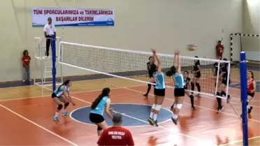 Söke'de Genç Kızlar Voleybol Grup Eleme Müsabakaları Başladı