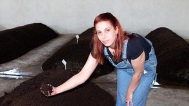 5 Milyon Solucanla Organik Gübre Üretip, Kilosu 4 Liradan Satıyor