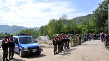 Arhavi'de Kavak Hes'e İkinci Kez 'Çed Olumlu' Raporu Verilmesine Tepki