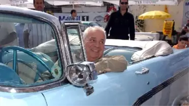 En Büyük Tutkusu Klasik Otomobillerdi