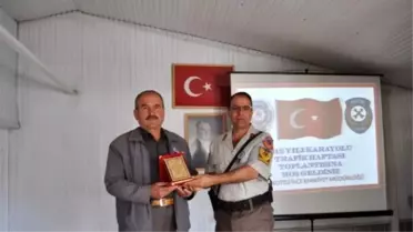 Korkuteli'nde 'Yılın Sürücüsü'Ne Plaket