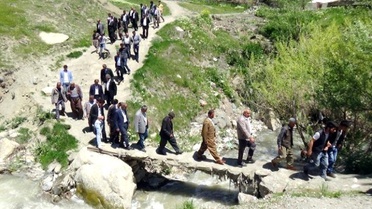Düğün Alayı Sırat Köprüsü'nden Geçti