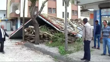 Şiddetli Rüzgar Sonucu Çatı Uçtu