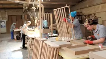 Bu Anneler Hediye Aldıkları İçin Değil İş Bulup Çalıştıkları İçin Mutlu