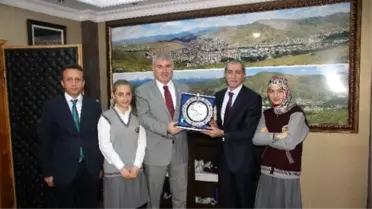 Anadolu Lisesi'nden Belediye Başkanı Memiş'e Şükran Plaketi
