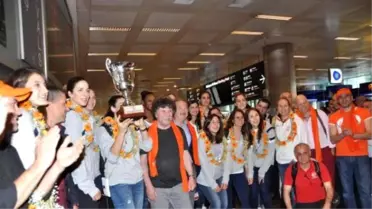 Dünya Şampiyonu Eczacıbaşı İstanbul'da
