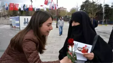 Oyunu İsteyen Kadın Vekil Adayını Oğluna İstedi