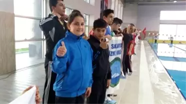 Özel Sporcular Şampiyonluk İçin Kulaç Attı