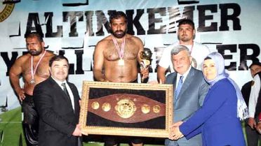 Sekapark'ta Başpehlivan Ünal Karaman Oldu