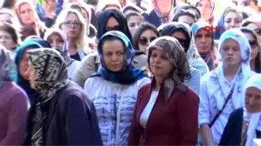 Bursa'da Ölen İki Üniversiteli Son Yolculuğuna Uğurlandı