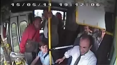Tümseğe Sert Giren Şoförü Yolcu Darp Etti