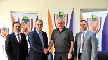İnegöl Belediyespor Voleybolda Aksoy'la Devam Ediyor
