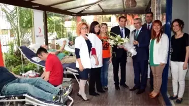 Eczacılardan Kızılay'a Kan Bağışı