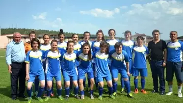 19 Mayıs Kutlamaları Kapsamında Bayanlar Sahaya İndi