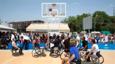 Engelli Basketbolcular Basın Mensuplarına Karşı