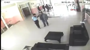 Öğrencisini Koruyan Öğretmene Veli Dayağı!